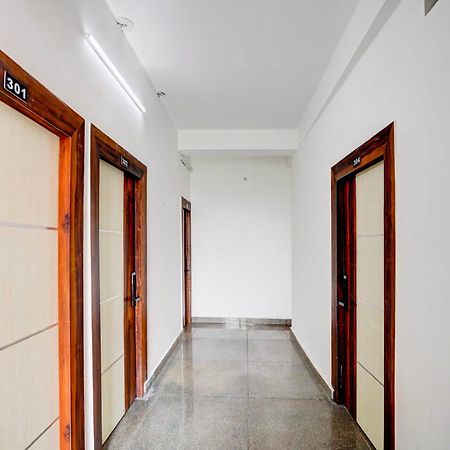 Hotel Collection O Apple Tree Noida Exterior foto