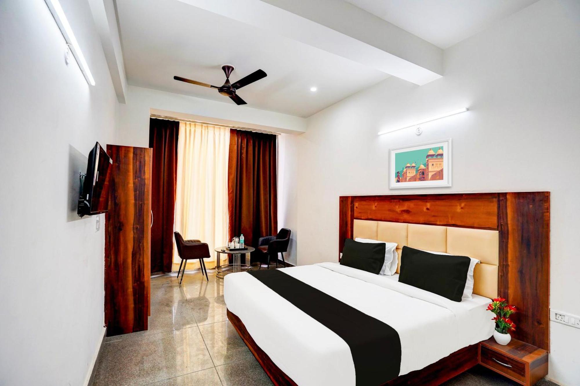 Hotel Collection O Apple Tree Noida Exterior foto