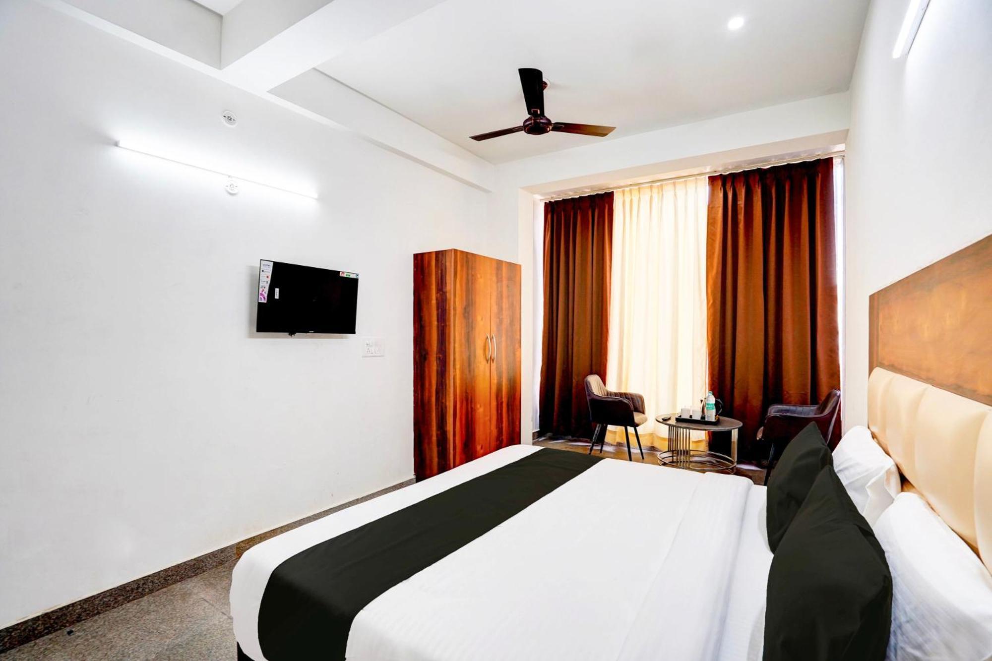 Hotel Collection O Apple Tree Noida Exterior foto